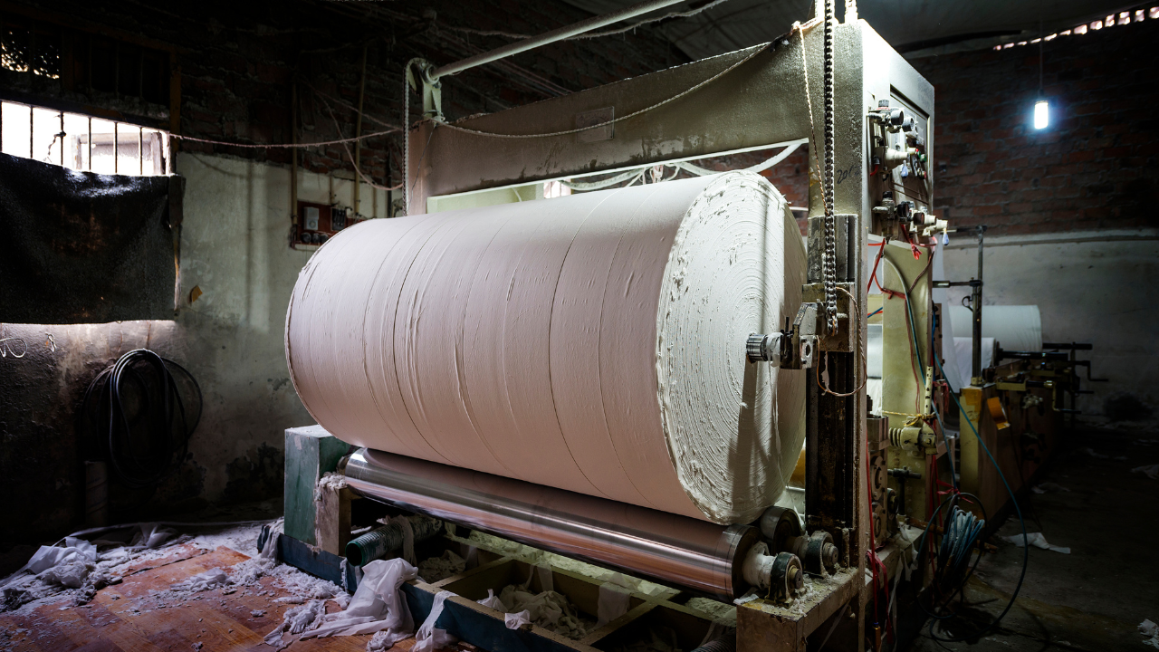 Stainless steel pipe and tube connectors used in pulp and paper processing